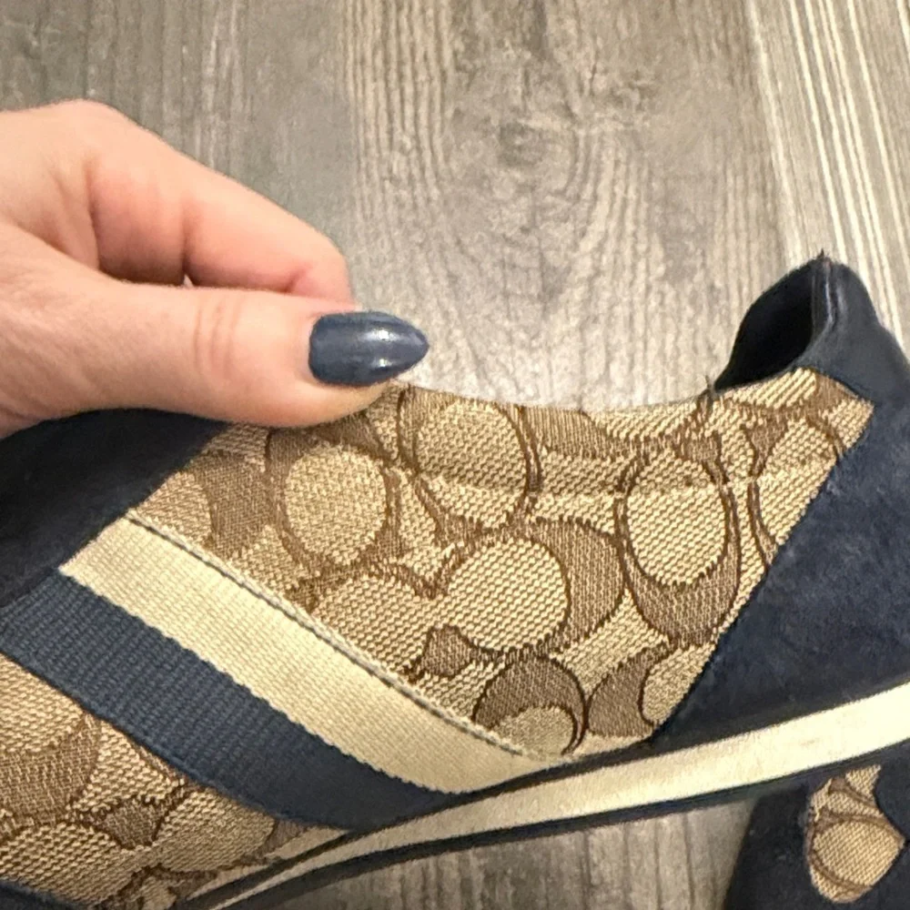 Coach Kelson Signature Logo Navy Blue and Tan Low Rise Sneakers Size 9.5